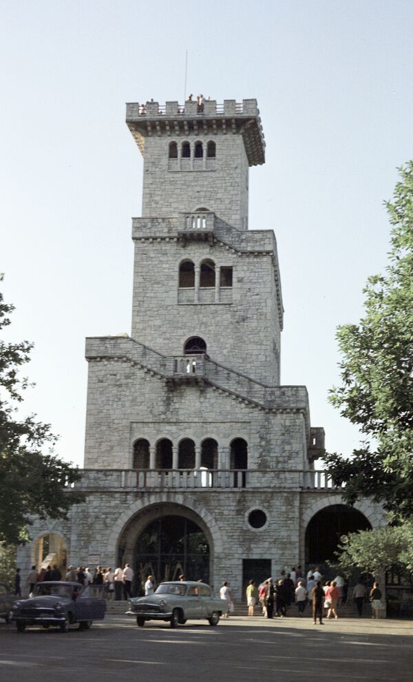 Башня на горе Ахун в Сочи. Архив