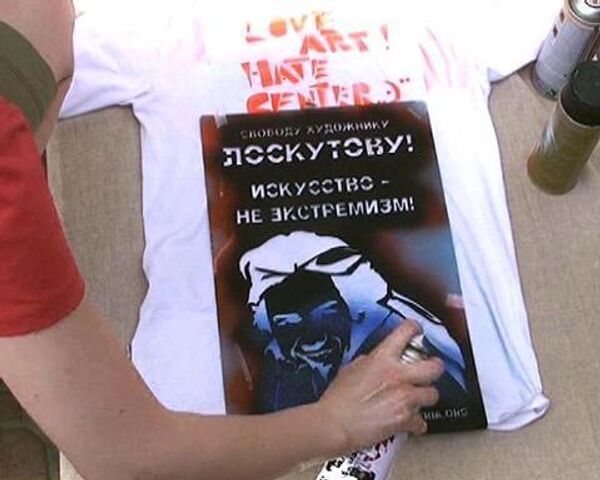 Перформанс в поддержку идеолога монстрации в Новосибирске 