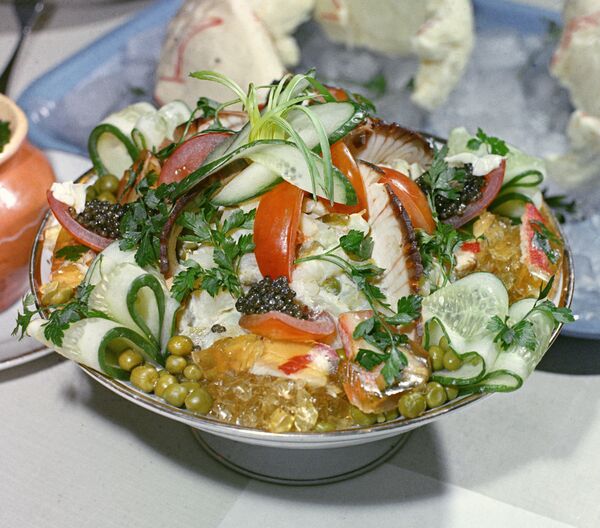 Рыбный салат с овощами