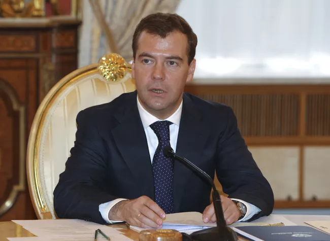 Президент РФ Д.Медведев на встрече в узком составе глав стран-членов ОДКБ в Кремле