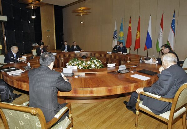 Президент РФ Д.Медведев на заседании Совета глав государств ШОС в узком формате