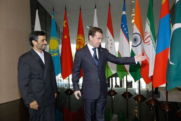 Президент России Дмитрий Медведев и президент Ирана Махмуд Ахмадинежад