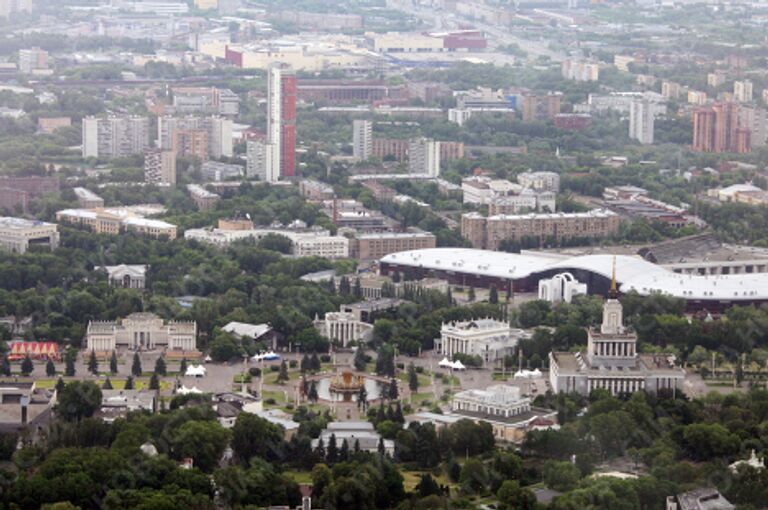 Вид на ВВЦ с Останкинской телебашни