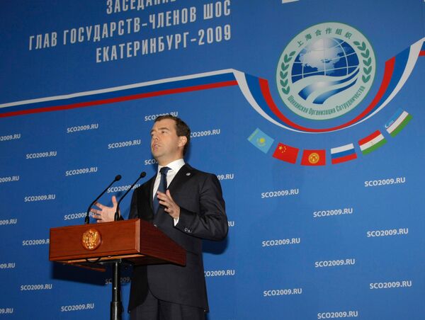 Пресс-конференция президента РФ Дмитрия Медведева по итогам заседания Совета глав государств-членов ШОС