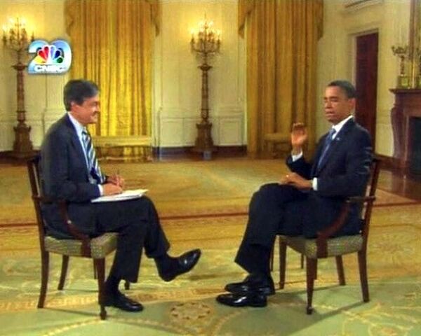Обама прихлопнул муху во время интервью