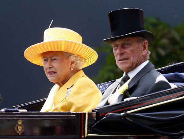 Королева Елизавета II и принц-консорт Филипп, герцог Эдинбургский на скачках Royal Ascot 