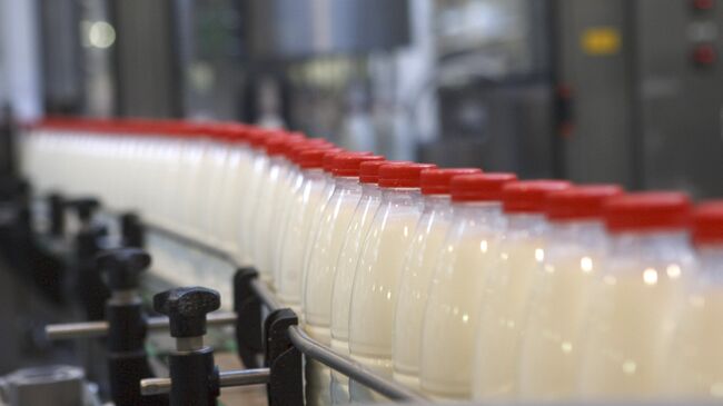 Власти Москвы опровергают слухи о дефиците молока в столице