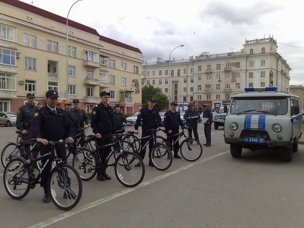 Сотрудники патрульно-постовой службы Кемерова на горных велосипедах