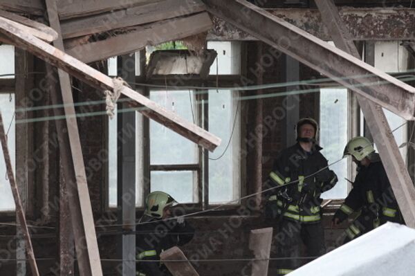 Обрушение здания на Садовнической набережной в центре Москвы