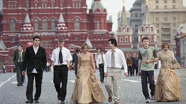 Выпускники школ на Красной площади в Москве