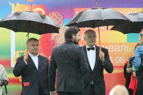 Президент ММКФ Никита Михалков и актер Эдриан Броуди на церемонии открытия кинофестиваля