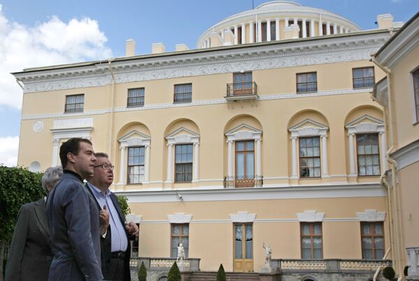 Президент России Дмитрий Медведев посетил Государственный музей-заповедник Павловск