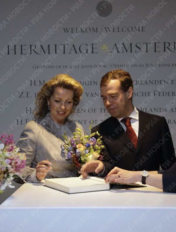 Д.Медведев с супругой в Эрмитаже на Амстеле
