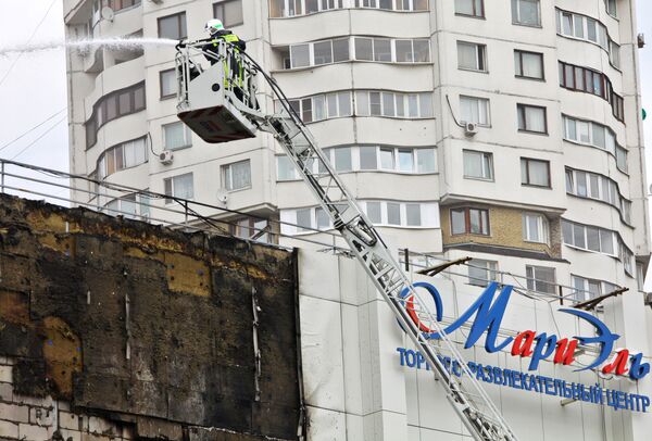 Пожар в торгово-развлекательном центре (ТРЦ) Мариэль на юго-востоке Москвы