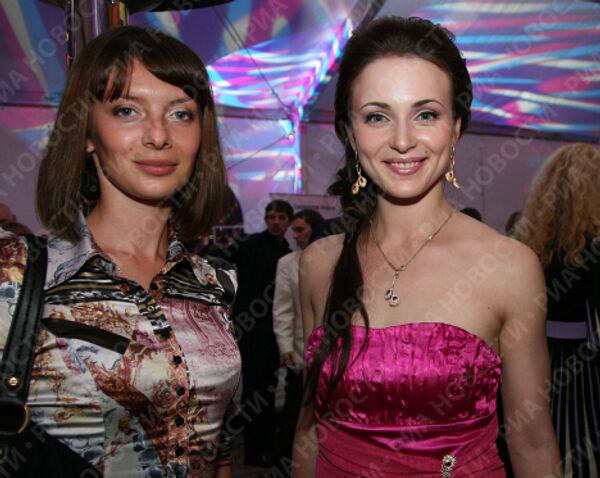 Наталья Попова и Анна Снаткина на вечеринке в честь открытия 31-го ММКФ в Нескучном саду