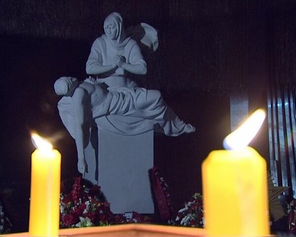 В День памяти и скорби на Поклонной горе зажгли 1418 свечей    