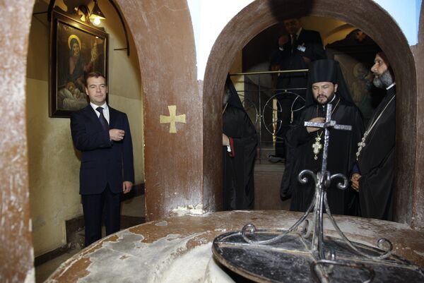 Д.Медведев посетил храмовый комплекс Святого Георгия в Каире