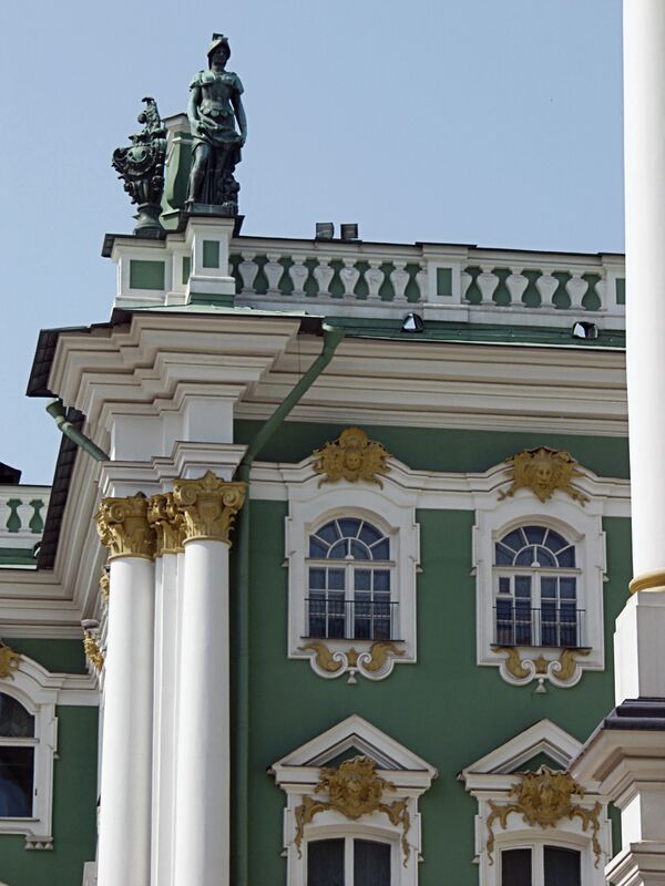 Фрагмент здания Государственного Эрмитажа в Санкт-Петербурге