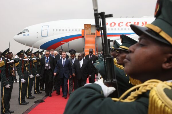 Президент РФ Д.Медведев прибыл в Луанду