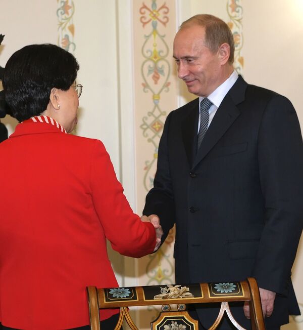 Премьер-министр РФ Владимир Путин провел встречу с гендиректором ВОЗ Маргарет Чен