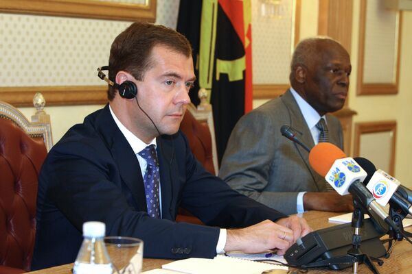Д.Медведев на российско-ангольских переговорах в Луанде