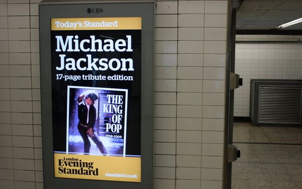 Афиши лондонских газет с известием о смерти Майкла Джексона