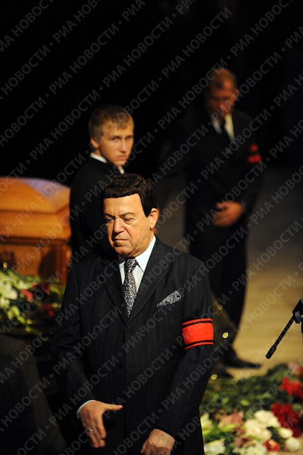 Иосиф Кобзон на церемонии прощания с Людмилой Зыкиной