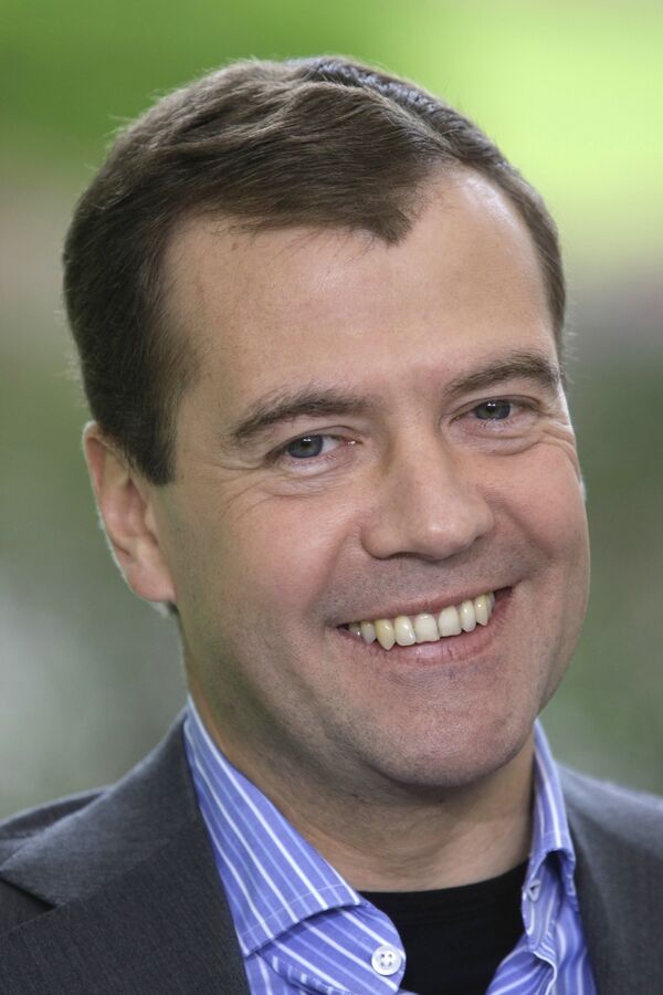 Президент РФ Д,Медведев провел встречу и видеоконференцию с участниками молодежного форума Селигер 2009