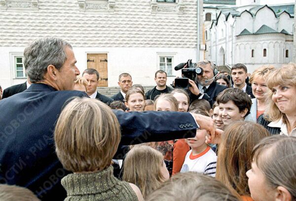 Дж.Буш на Соборной площади в Кремле