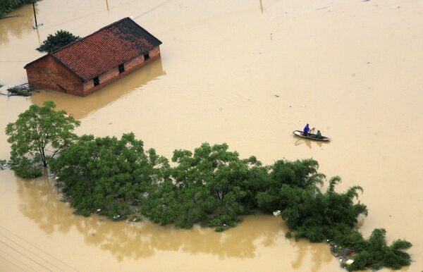 Шестнадцать человек погибли в результате наводнения в Китае