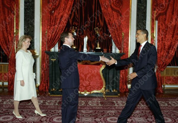 Встреча президента США Б. Обамы с супругой Мишель и президента РФ Д.Медведева с супругой Светланой в Большом Кремлевском дворце