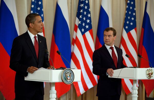 Дмитрий Медведев и Барак Обамаво время церемонии подписания совместных документов