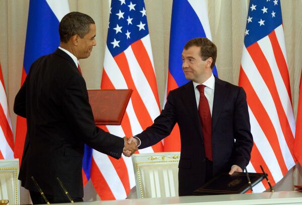 Дмитрий Медведев и Барак Обама во время церемонии подписания совместных документов