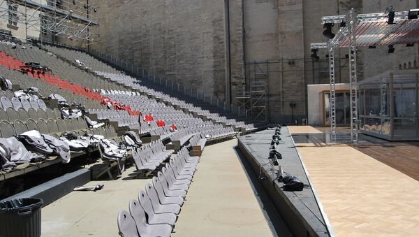 Почетный двор папского дворца - главная площадка театрального фестиваля в Авиньоне