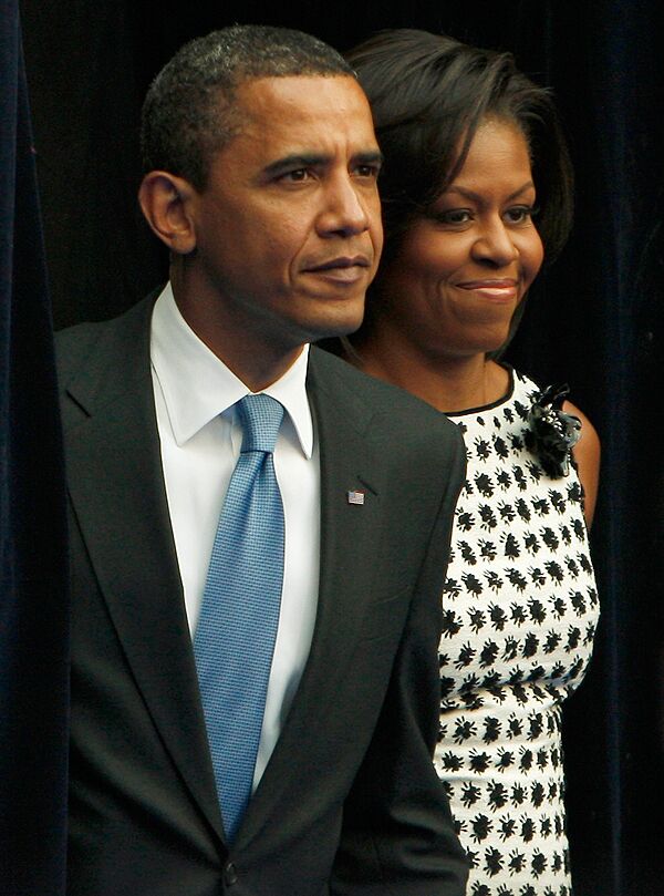 Барак Обама с супругой после выступления в Российской экономической школе