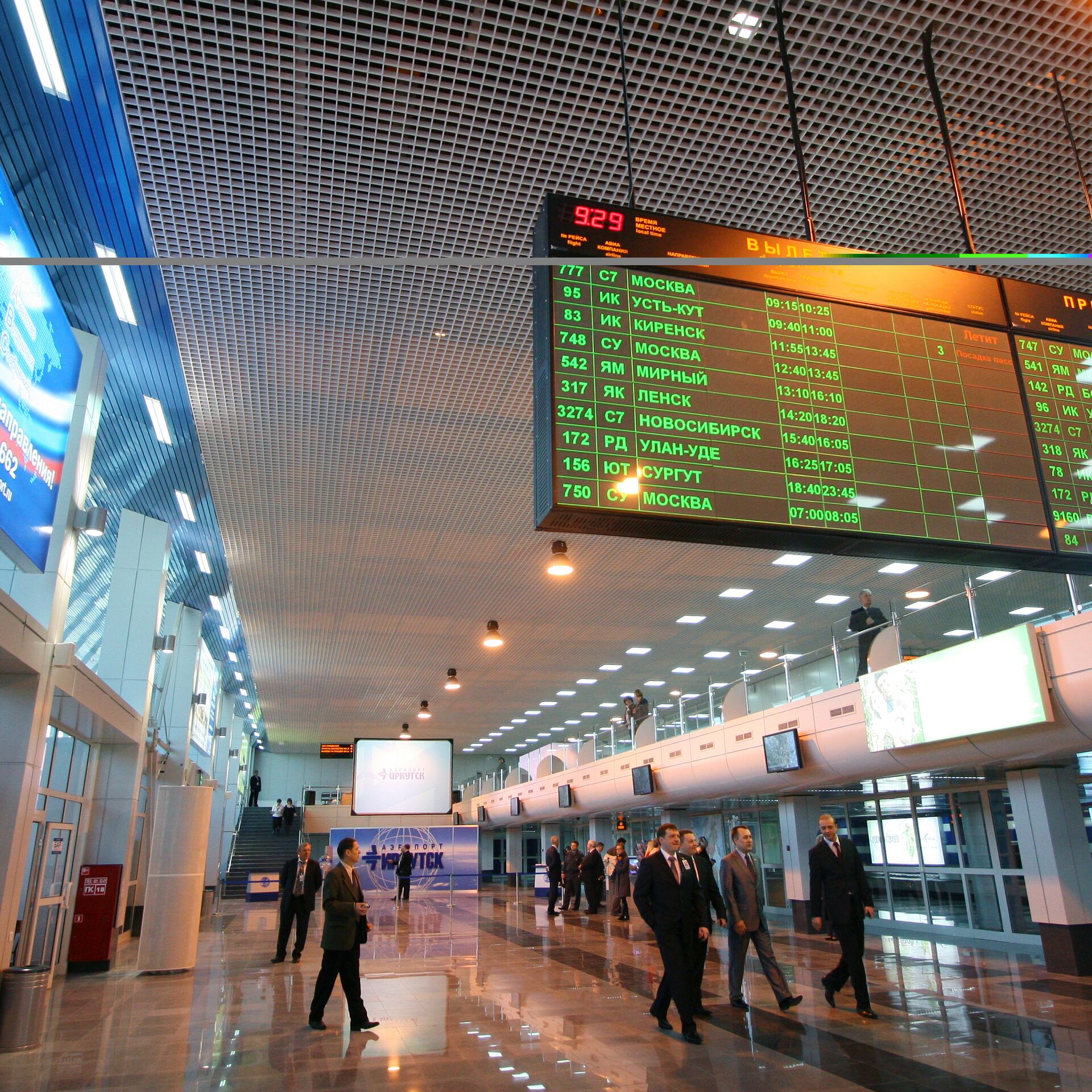 Мирный аэропорт вылеты. Аэропорт Иркутск фото 2022. Аэропорт Иркутск 2 этаж.
