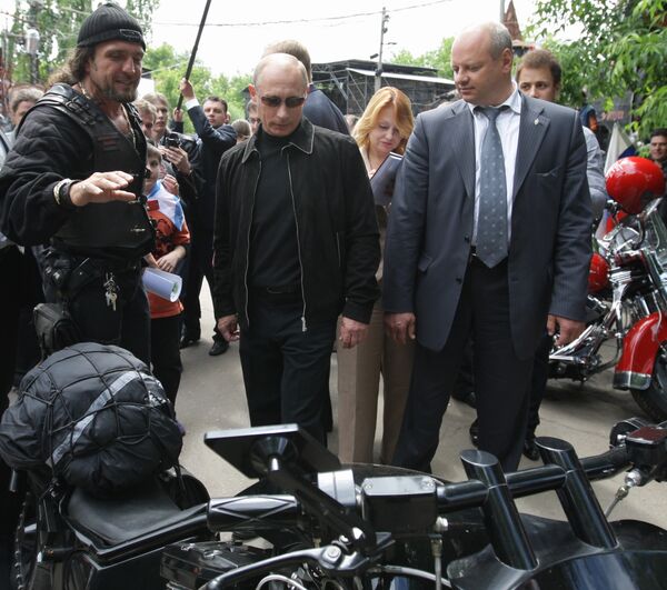 В.Путин посетил мотоклуб Ночные волки в Москве