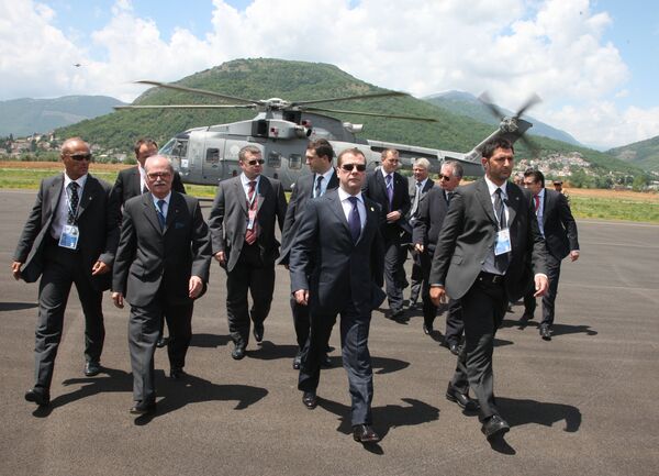Президент России Д.Медведев прибыл саммит большой восьмерки-2009