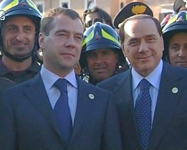 Медведев и Берлускони посетили руины Аквилы