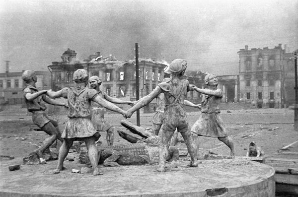 Волгоград вспоминает жертв бомбардировки Сталинграда в 1942 году
