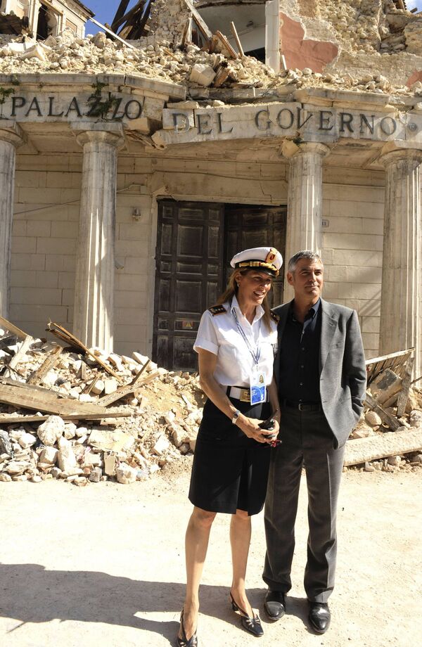 Известный американский актер и режиссер Джордж Клуни посетил Аквилу