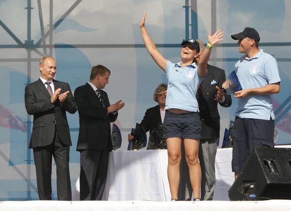 Владимир Путин принял участие в церемонии завершения первого этапа парусной регаты Гонка больших парусников