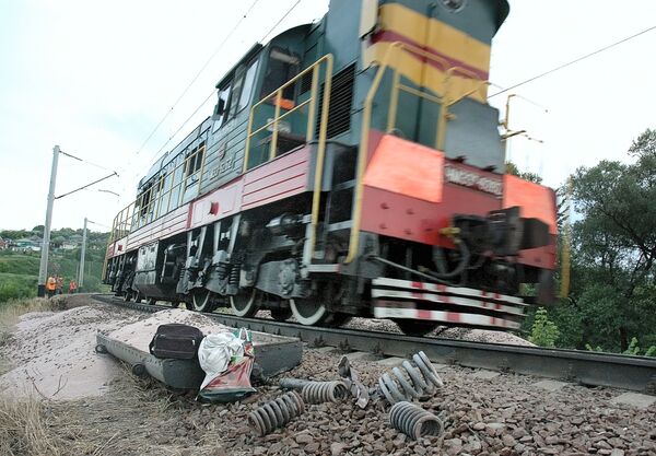 Пассажирский поезд столкнулся с локомотивом в Днепропетровске