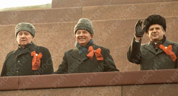 Горбачев, Громыко и Рыжков на праздновании 69-й годовщины Великой Октябрьской революции