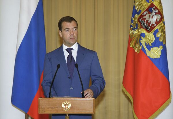 Медведев обсудил с военными моряками проблемы ВМФ
