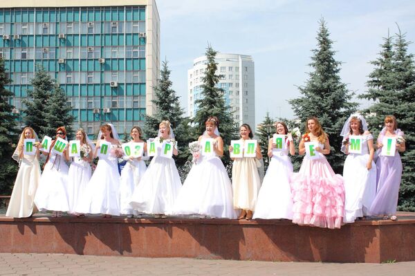 Первый парад невест со стажем прошел в Новокузнецке