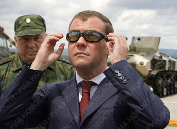 Президент РФ Дмитрий Медведев посетил полигон Раевский Новороссийской военно-морской базы