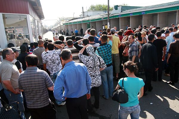 Торговцы пытались прорваться на закрытый Черкизовский рынок