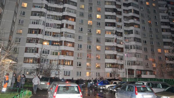 Жильцы многоэтажки на севере Москвы эвакуированы из-за трещины в доме
