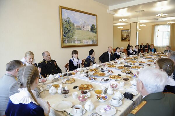 В.Путин посетил пансион воспитанниц Министерства обороны РФ